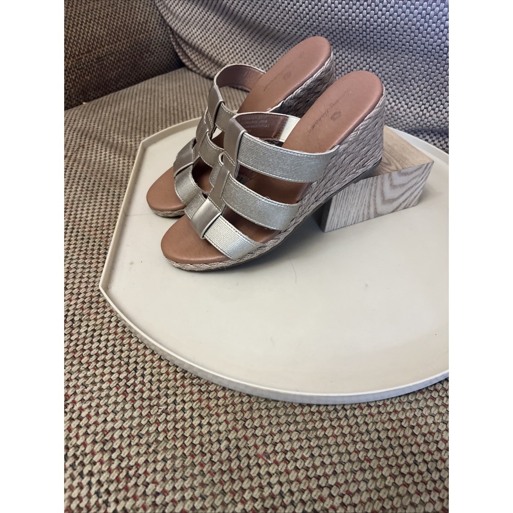 Tommy Bahama Stephanie Wedge Sandals Metallic Gold Size 8 Woman's Summer Shoes